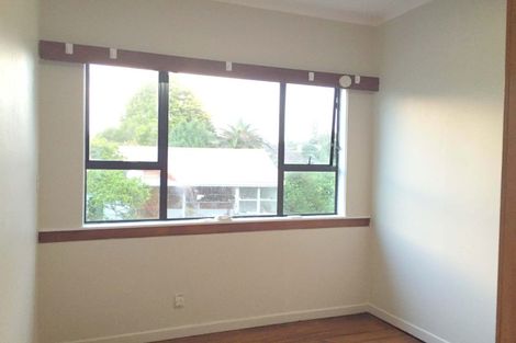 Photo of property in 11 Hutchinson Avenue, New Lynn, Auckland, 0600