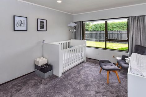 Photo of property in 2/10 Tulloch Place, Conifer Grove, Takanini, 2112