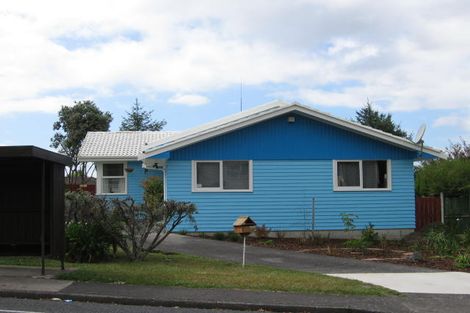 Photo of property in 72 Butterworth Drive, Glendene, Auckland, 0602
