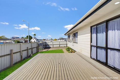 Photo of property in 2/31 Solveig Place, Randwick Park, Auckland, 2105