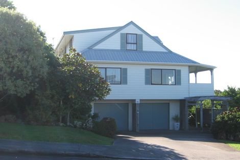 Photo of property in 4 Oakpark Place, West Harbour, Auckland, 0618