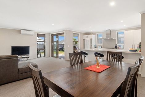 Photo of property in 42 Harding Drive, Papamoa Beach, Papamoa, 3118