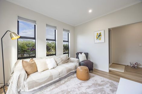 Photo of property in 3 Vintry Drive, Kumeu, 0810
