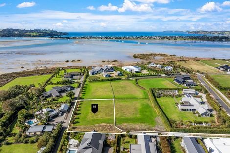 Photo of property in 19 Sandpiper Avenue, Point Wells, 0986