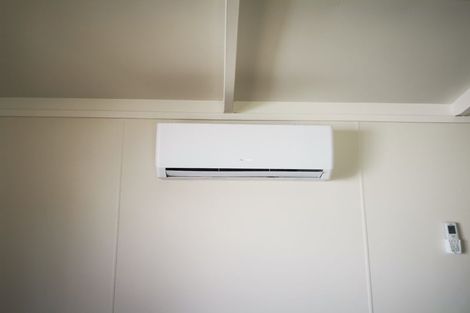 Photo of property in 20 Serwayne Place, Sunnyvale, Auckland, 0612