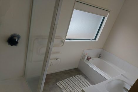 Photo of property in 28 Kinleith Way, Albany, Auckland, 0632