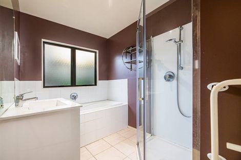 Photo of property in 44 Roy Maloney Drive, Henderson, Auckland, 0612