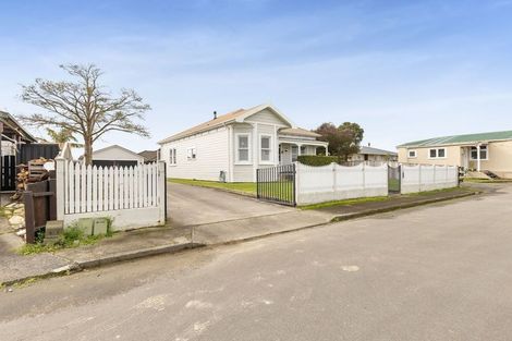 Photo of property in 17 Perrin Place, Kelvin Grove, Palmerston North, 4414