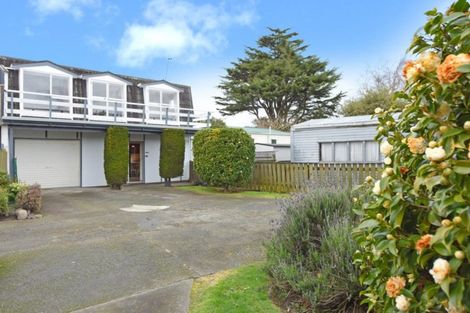 Photo of property in 5b Bracken Street, Wallaceville, Upper Hutt, 5018