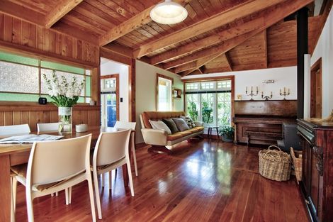 Photo of property in 5 Rayner Road, Piha, New Lynn, 0772