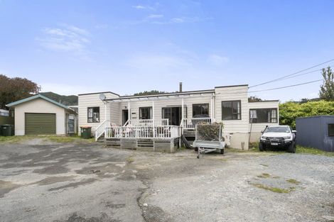 Photo of property in 414 Stokes Valley Road, Stokes Valley, Lower Hutt, 5019