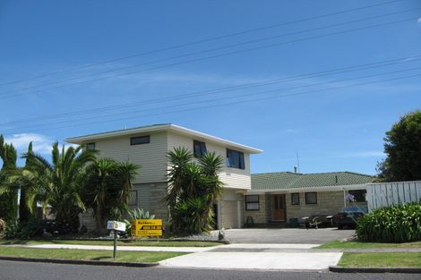 Photo of property in 25 Torkar Road, Clarks Beach, 2122
