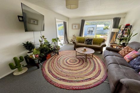 Photo of property in 17 Reynolds Street, Taita, Lower Hutt, 5011