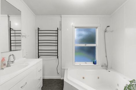Photo of property in 17 Mackenzie Avenue, Woolston, Christchurch, 8023