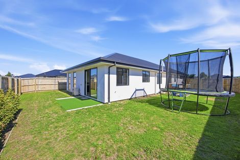 Photo of property in 10 Poipoi Place, Aranui, Christchurch, 8061