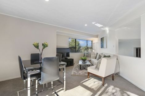 Photo of property in 1/5 Masterton Road, Rothesay Bay, Auckland, 0630