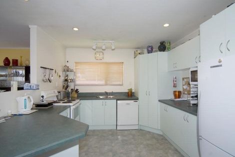 Photo of property in 10 Carl Place, Unsworth Heights, Auckland, 0632