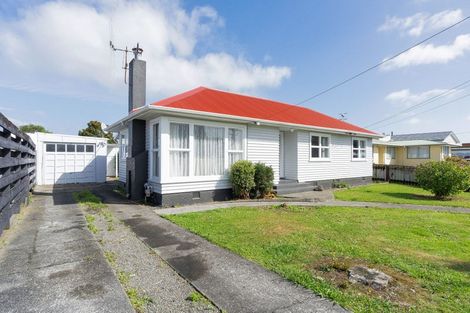 Photo of property in 16 Bledisloe Street, Levin, 5510