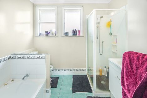 Photo of property in 5 Montgomery Crescent, Bader, Hamilton, 3206