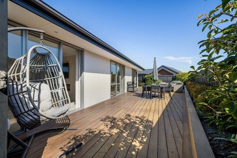 Photo of property in 8 Irvines Track, Halswell, Christchurch, 8025