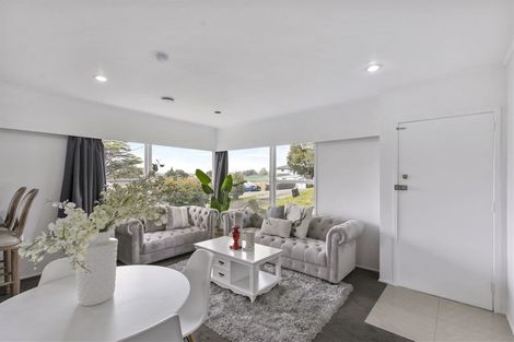 Photo of property in 2/16 Diana Drive, Glenfield, Auckland, 0627