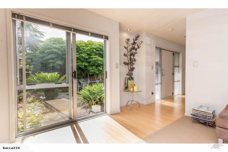 Photo of property in 8 Roy Maloney Drive, Henderson, Auckland, 0612