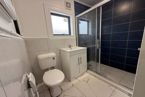 Photo of property in 16 Avonleigh Road, Green Bay, Auckland, 0604
