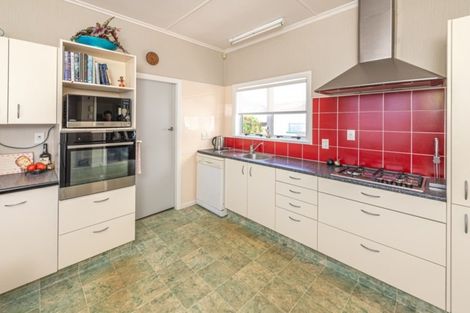 Photo of property in 98 Alma Road, Gonville, Whanganui, 4501