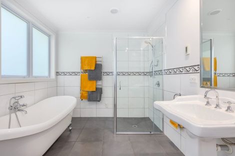 Photo of property in 1142 Paekakariki Hill Road, Paekakariki Hill, Porirua, 5381