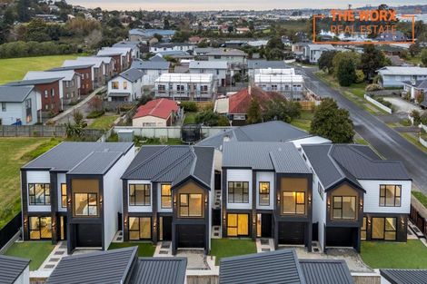 Photo of property in 106b Edgewater Drive, Pakuranga, Auckland, 2010