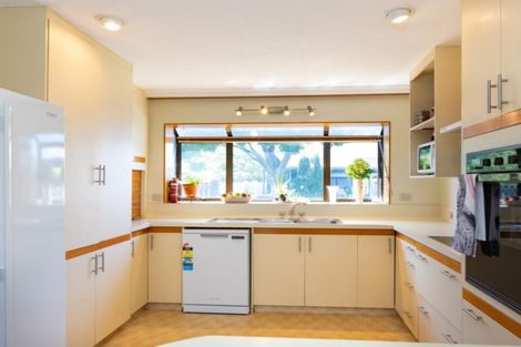 Photo of property in 10 Pyatt Place, Redwood, Christchurch, 8051