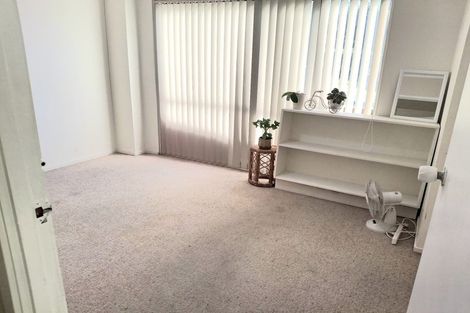 Photo of property in 10 Cyclarama Crescent, Massey, Auckland, 0614