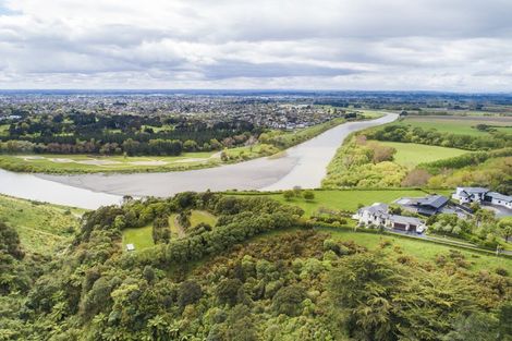 Photo of property in 76 Cashmere Drive, Fitzherbert, Palmerston North, 4410