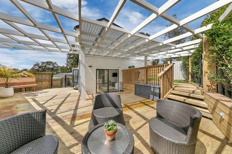 Photo of property in 2/77 Atkinson Road, Titirangi, Auckland, 0604