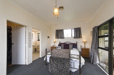 Photo of property in 9 Shamrock Street, Takaro, Palmerston North, 4412