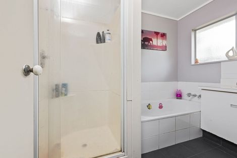 Photo of property in 35 Resolution Road, Welcome Bay, Tauranga, 3112