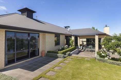 Photo of property in 25 Highcrest Heights, Westmorland, Christchurch, 8025