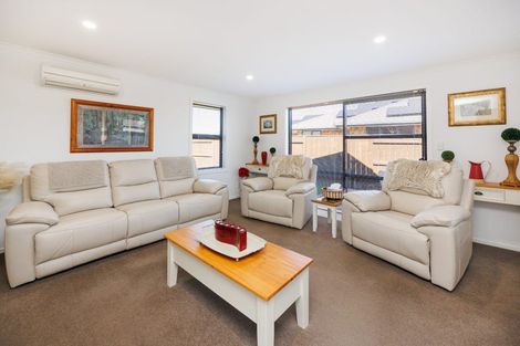 Photo of property in 18 Medallion Court, Kelvin Grove, Palmerston North, 4414