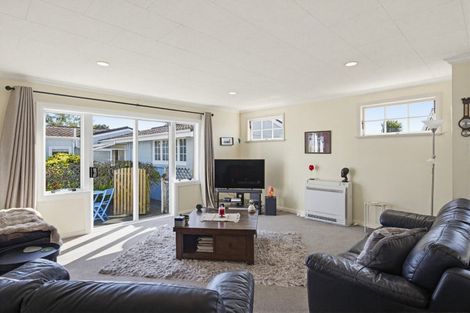 Photo of property in 6 Teoti Street, Paraparaumu Beach, Paraparaumu, 5032