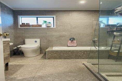 Photo of property in 27 Westpark Drive, West Harbour, Auckland, 0618