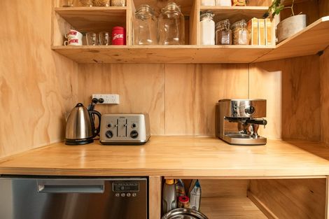 Photo of property in 34 Brooker Grove, Newlands, Wellington, 6037