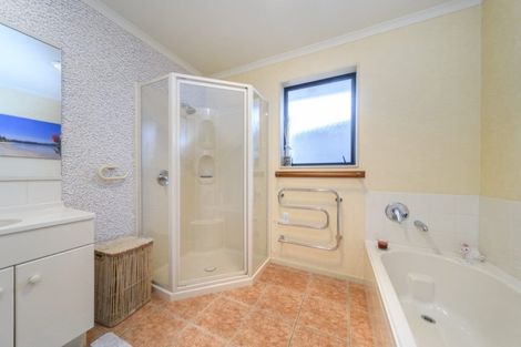 Photo of property in 146 Ruapehu Drive, Fitzherbert, Palmerston North, 4410