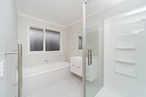 Photo of property in 9 Mediterranean Grove, Fitzherbert, Palmerston North, 4410