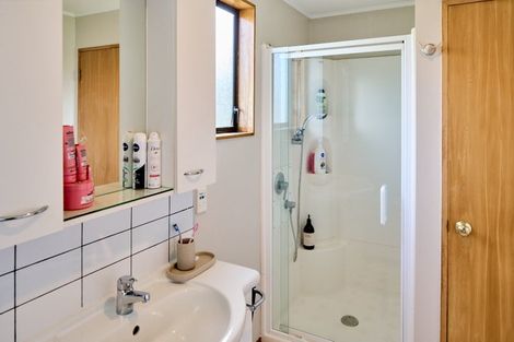 Photo of property in 16 Chestnut Grove, Maungaraki, Lower Hutt, 5010