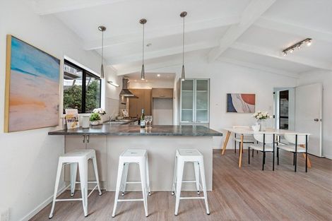 Photo of property in 2/104 Ocean View Road, Northcote, Auckland, 0627