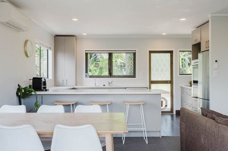 Photo of property in 7 John Dee Crescent, Red Beach, 0932