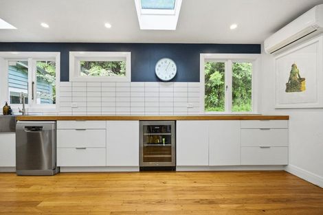 Photo of property in 1-9 Deirdre Place, Titirangi, Auckland, 0604