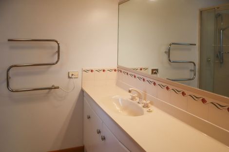 Photo of property in 11 Amdale Avenue, Broomfield, Christchurch, 8042