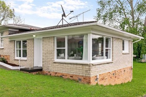 Photo of property in 2/16 Diana Drive, Glenfield, Auckland, 0627