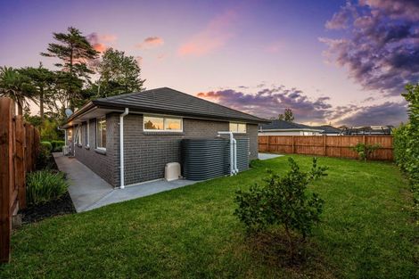 Photo of property in 103 Station Road, Kumeu, 0891